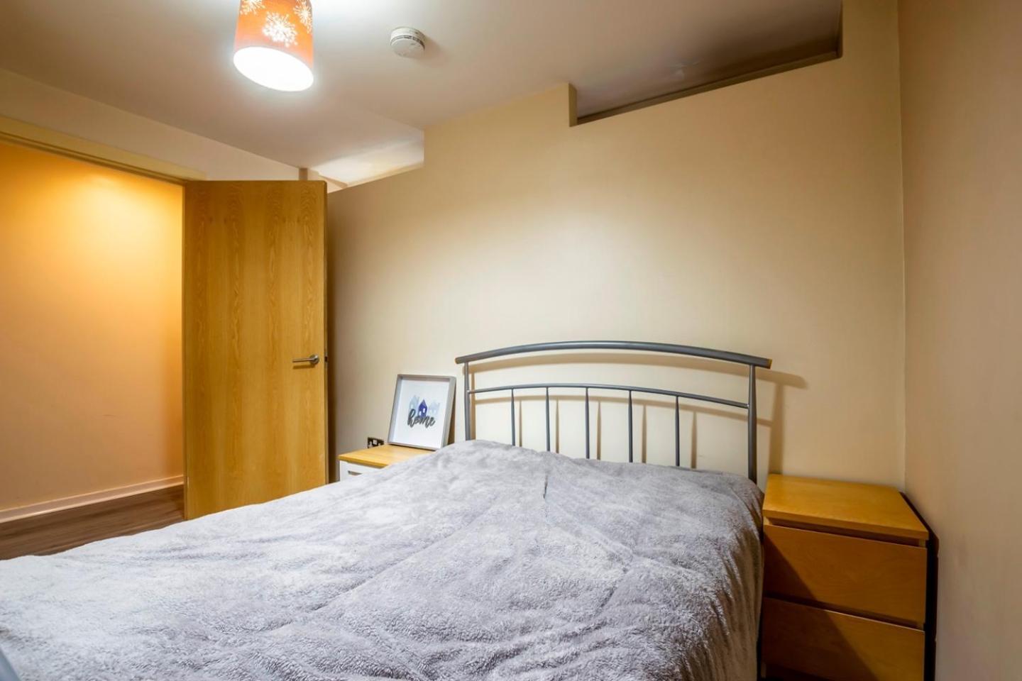 Centre - 50 Percent Off Monthly Apartment *